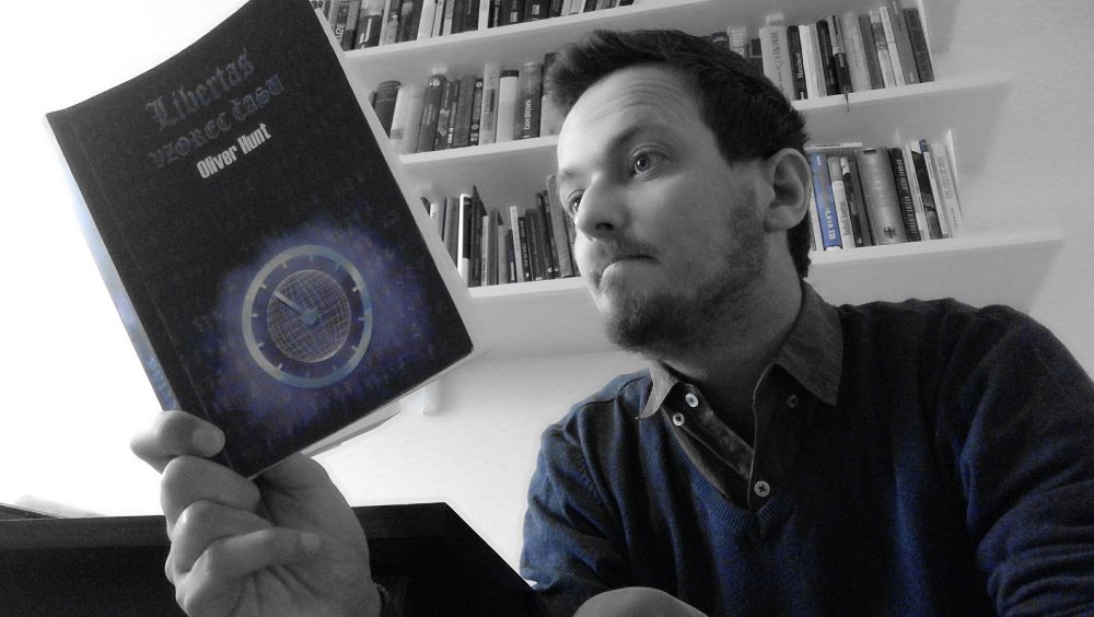 Recenzia: Libertas – Vzorec času (Oliver Hunt)